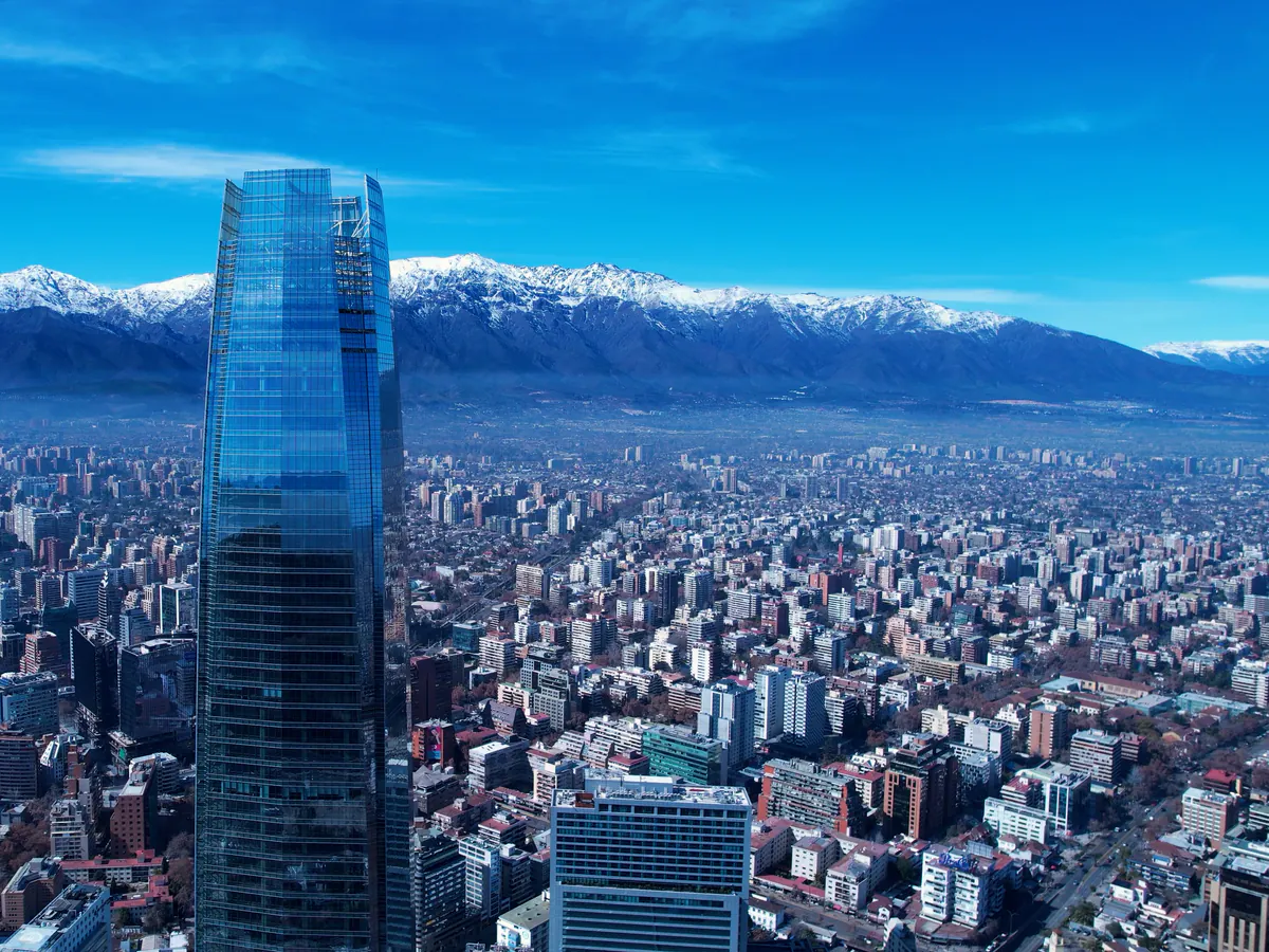 Distrito empresarial de Santiago representa infraestructura digital para empresas en Chile.